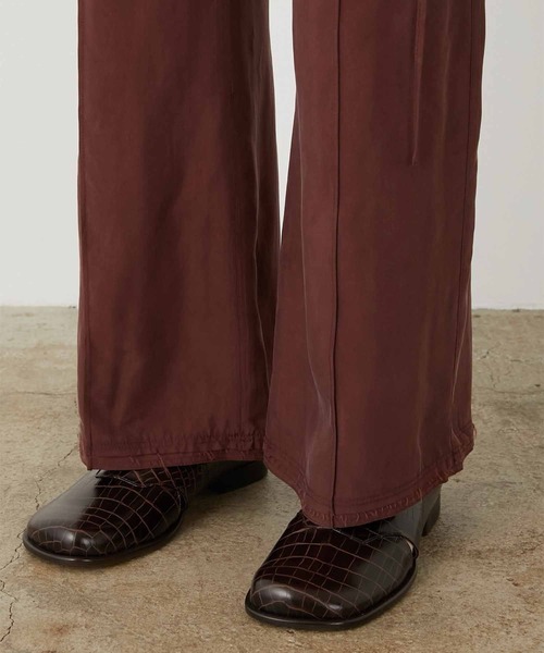 LA PEAU DE GEM（ラポドゥジェム）の「【LA PEAU DE GEM】cupra semi flare pants/キュプラセミフレアパンツ（その他パンツ・レディース・バーガンディー/ホワイト/ブラック・1/2）」の9枚目の写真