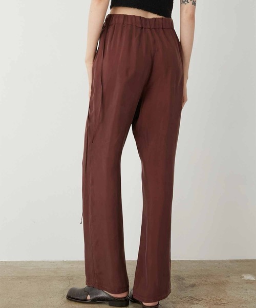 LA PEAU DE GEM（ラポドゥジェム）の「【LA PEAU DE GEM】cupra semi flare pants/キュプラセミフレアパンツ（その他パンツ・レディース・バーガンディー/ホワイト/ブラック・1/2）」の12枚目の写真