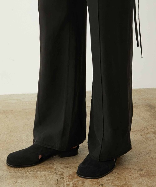 LA PEAU DE GEM（ラポドゥジェム）の「【LA PEAU DE GEM】cupra semi flare pants/キュプラセミフレアパンツ（その他パンツ・レディース・バーガンディー/ホワイト/ブラック・1/2）」の13枚目の写真