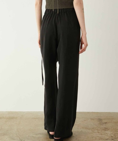 LA PEAU DE GEM（ラポドゥジェム）の「【LA PEAU DE GEM】cupra semi flare pants/キュプラセミフレアパンツ（その他パンツ・レディース・バーガンディー/ホワイト/ブラック・1/2）」の20枚目の写真