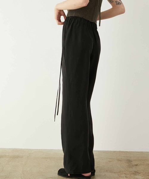 LA PEAU DE GEM（ラポドゥジェム）の「【LA PEAU DE GEM】cupra semi flare pants/キュプラセミフレアパンツ（その他パンツ・レディース・バーガンディー/ホワイト/ブラック・1/2）」の19枚目の写真