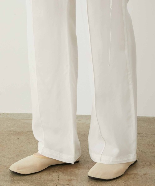 LA PEAU DE GEM（ラポドゥジェム）の「【LA PEAU DE GEM】cupra semi flare pants/キュプラセミフレアパンツ（その他パンツ・レディース・バーガンディー/ホワイト/ブラック・1/2）」の22枚目の写真