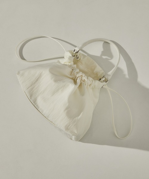 MARY AL TERNA(メアリオルターナ)の「【MARY AL TERNA/メアリオルターナ】MINI HAND BAG/ナイロンハンドバッグ(ハンドバッグ・レディース・ホワイト/ブラック・FREE)」の4枚目の写真