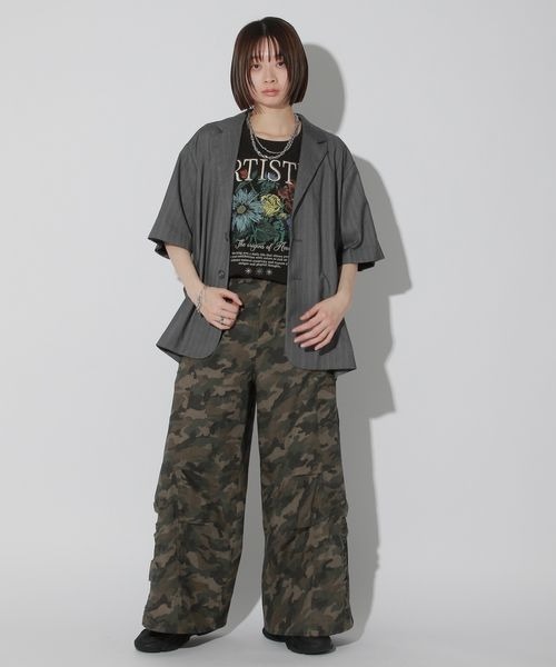 Anui（アニュイ）の「【UNISEX/2サイズ展開】ダークフラワーTシャツ（Tシャツ/カットソー・レディース・オートミール/ブラック・MEDIUM/LARGE）」の6枚目の写真