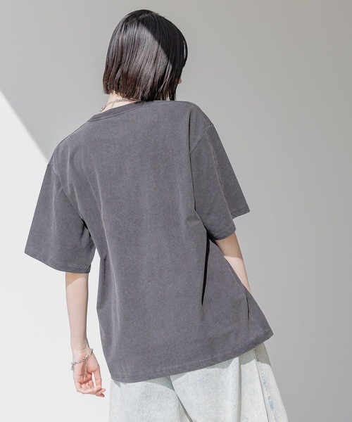 Anui（アニュイ）の「【UNISEX/2サイズ展開】ダークフラワーTシャツ（Tシャツ/カットソー・レディース・オートミール/ブラック・MEDIUM/LARGE）」の20枚目の写真