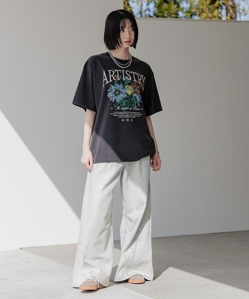Anui（アニュイ）の「【UNISEX/2サイズ展開】ダークフラワーTシャツ（Tシャツ/カットソー・レディース・オートミール/ブラック・MEDIUM/LARGE）」の21枚目の写真