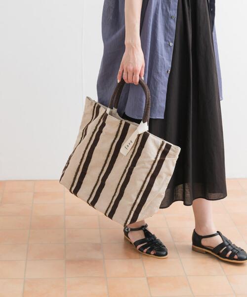 URBAN RESEARCH DOORS（アーバンリサーチドアーズ）の「EMB&Flocky Big tote bag（トートバッグ・レディース・ブラウン/グリーン・ONE）」の2枚目の写真