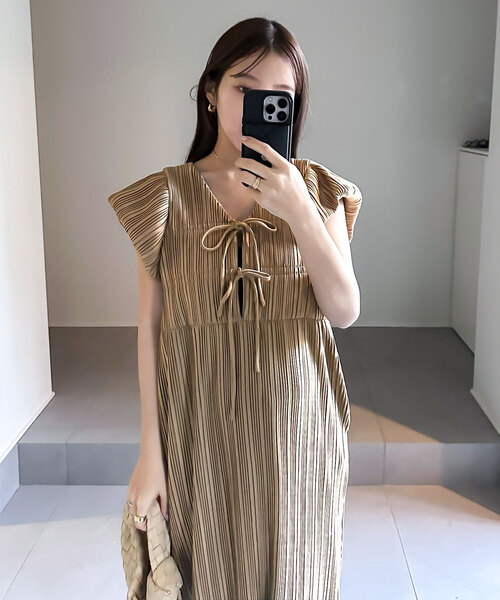 KOBE LETTUCE（コウベレタス）の「[ yuiさんコラボ ]前後2way半袖プリーツワンピース（ワンピース・レディース・ブラウン/ミント/ベージュ/ブラック・M/PM）」の3枚目の写真