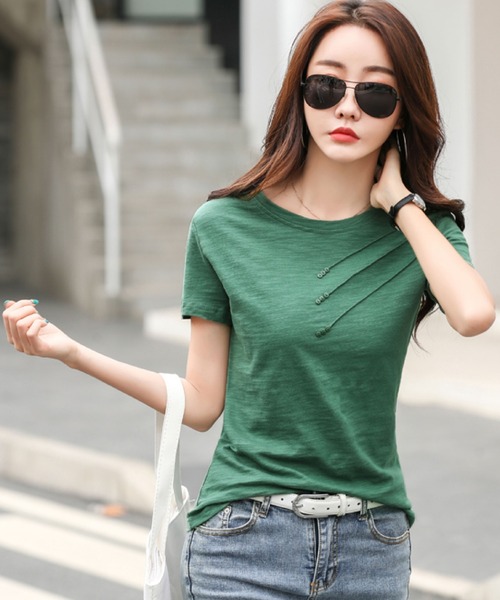 2ly2（トゥーリートゥー）の「さりげないアクセント♪プチボタン付きTシャツ（Tシャツ/カットソー・レディース・ブルー/パープル/ホワイト/グリーン・FREE）」の11枚目の写真