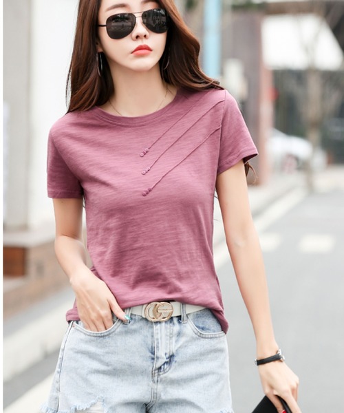 2ly2（トゥーリートゥー）の「さりげないアクセント♪プチボタン付きTシャツ（Tシャツ/カットソー・レディース・ブルー/パープル/ホワイト/グリーン・FREE）」の17枚目の写真