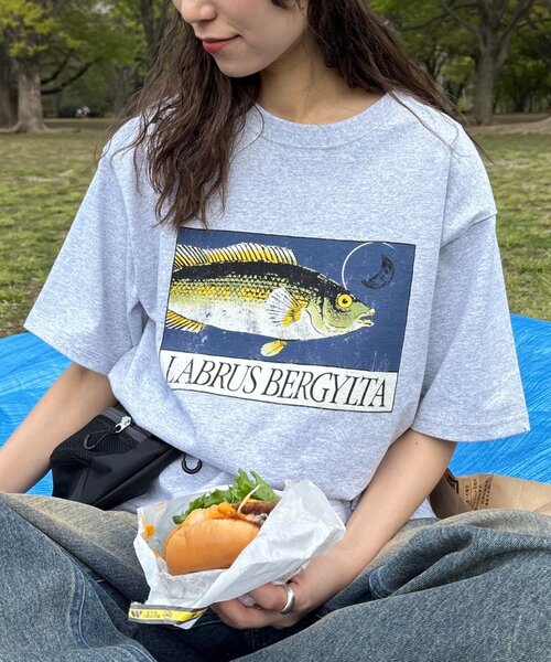 CIAOPANIC TYPY（チャオパニックティピー）の「【UNISEX】レトロ魚TEE（Tシャツ/カットソー・レディース・ホワイト/イエロー/グレー/チャコールグレー・MEDIUM/LARGE）」の4枚目の写真
