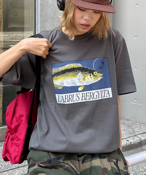 CIAOPANIC TYPY（チャオパニックティピー）の「【UNISEX】レトロ魚TEE（Tシャツ/カットソー・レディース・ホワイト/イエロー/グレー/チャコールグレー・MEDIUM/LARGE）」の5枚目の写真