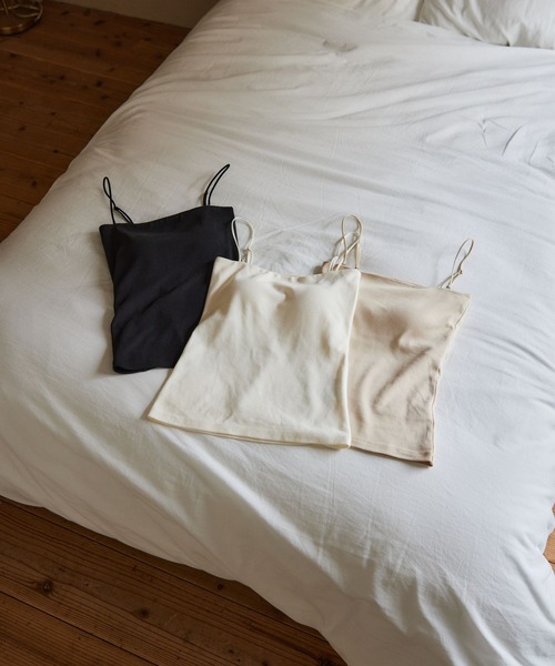 mysty woman（ミスティウーマン）の「モールドカップ付きインナーキャミソール２　497419（キャミソール・レディース・オフホワイト/ブラック/ベージュ/ダークブラウン・FREE）」の5枚目の写真