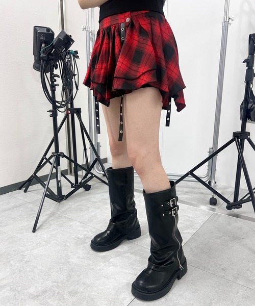 【関税込＆追跡】BALENCIAGA アシンメトリヘム ミニスカート ホワイト の ウィメンズ プリーツ ミニスカート スニーカー