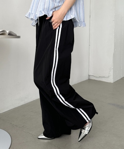 CLEA（クレア）の「サイドラインナイロントラックパンツ（その他パンツ・レディース・ライトブルー/ブラック/ネイビー/ベージュ・FREE）」の7枚目の写真