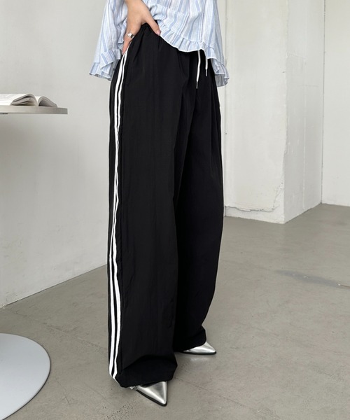 CLEA（クレア）の「サイドラインナイロントラックパンツ（その他パンツ・レディース・ライトブルー/ブラック/ネイビー/ベージュ・FREE）」の9枚目の写真