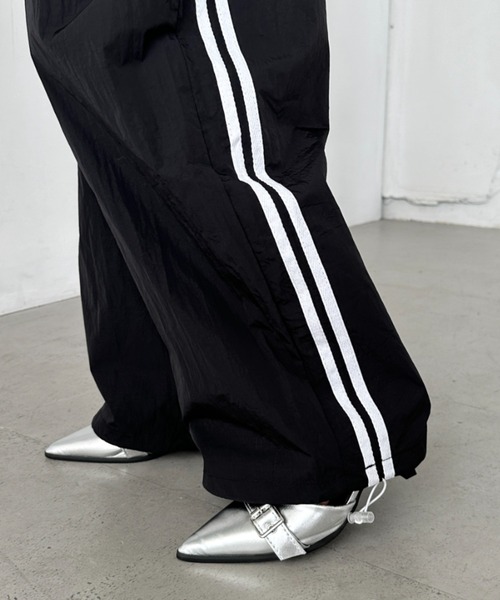 CLEA（クレア）の「サイドラインナイロントラックパンツ（その他パンツ・レディース・ライトブルー/ブラック/ネイビー/ベージュ・FREE）」の11枚目の写真