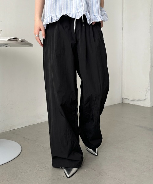 CLEA（クレア）の「サイドラインナイロントラックパンツ（その他パンツ・レディース・ライトブルー/ブラック/ネイビー/ベージュ・FREE）」の5枚目の写真