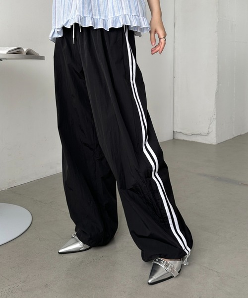 CLEA（クレア）の「サイドラインナイロントラックパンツ（その他パンツ・レディース・ライトブルー/ブラック/ネイビー/ベージュ・FREE）」の10枚目の写真