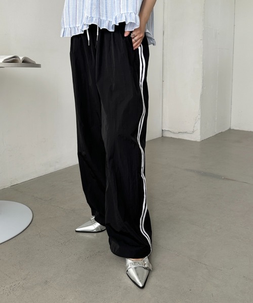 CLEA（クレア）の「サイドラインナイロントラックパンツ（その他パンツ・レディース・ライトブルー/ブラック/ネイビー/ベージュ・FREE）」の8枚目の写真