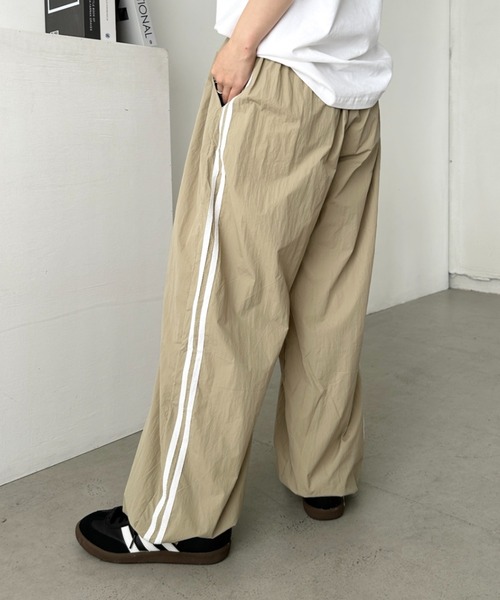 CLEA（クレア）の「サイドラインナイロントラックパンツ（その他パンツ・レディース・ライトブルー/ブラック/ネイビー/ベージュ・FREE）」の17枚目の写真