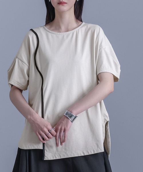 kOhAKU（コハク）の「『袖変形配色カーブラインカットソー』（Tシャツ/カットソー・レディース・グレイッシュベージュ/ブラック・2/1）」の7枚目の写真