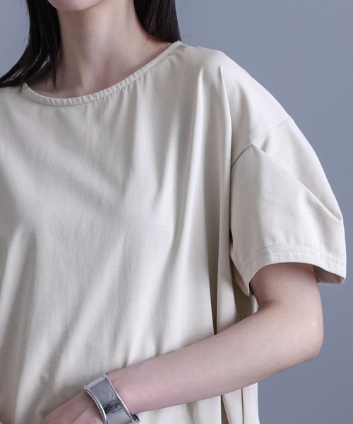 kOhAKU（コハク）の「『袖変形配色カーブラインカットソー』（Tシャツ/カットソー・レディース・グレイッシュベージュ/ブラック・2/1）」の11枚目の写真