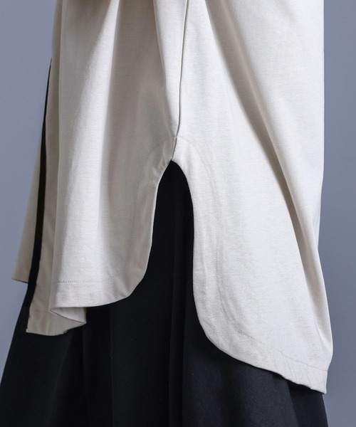 kOhAKU（コハク）の「『袖変形配色カーブラインカットソー』（Tシャツ/カットソー・レディース・グレイッシュベージュ/ブラック・2/1）」の14枚目の写真