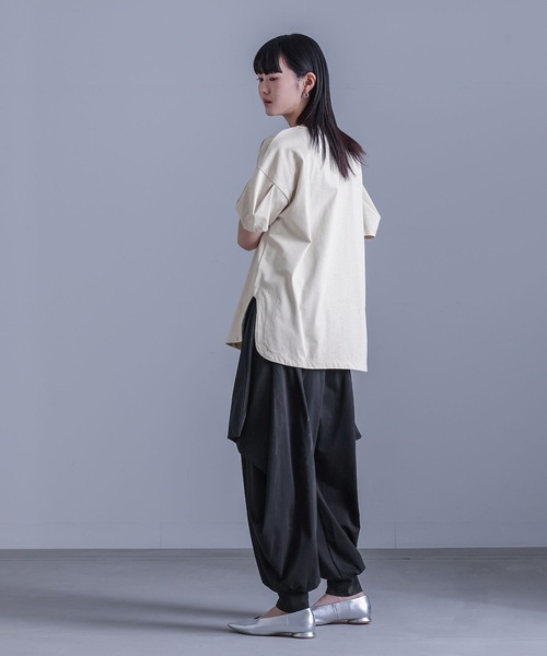 kOhAKU（コハク）の「『袖変形配色カーブラインカットソー』（Tシャツ/カットソー・レディース・グレイッシュベージュ/ブラック・2/1）」の18枚目の写真