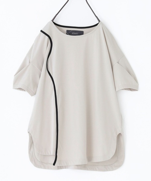 kOhAKU（コハク）の「『袖変形配色カーブラインカットソー』（Tシャツ/カットソー・レディース・グレイッシュベージュ/ブラック・2/1）」の4枚目の写真