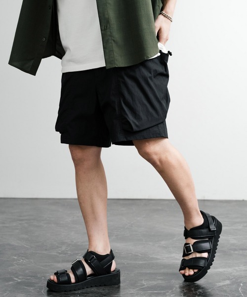 Audience（オーディエンス）の「Audience オーディエンス 綿ナイロンキャンバスサイドドローコードワイドカーゴショーツ AUD3641（カーゴパンツ・メンズ・ベージュ/オリーブ/ブラック/スミクロ・L/M）」の2枚目の写真