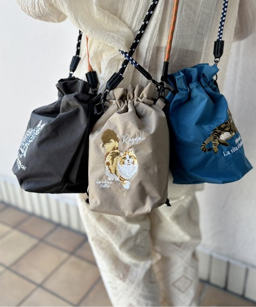 ★お値下げ致しました　刺繍小花模様のバッグとミニポーチ付き　センソユニコ慈雨 ☆お値下げ致しました 刺繍小花模様のバッグとミニポーチ付き