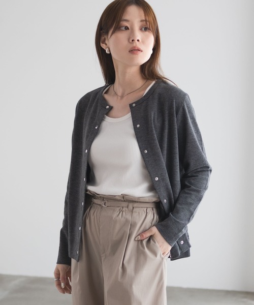 Mac-House(マックハウス)の「【UVカット ドライ】ドットボタンカーディガン(カーディガン/ボレロ・レディース・ピンク/オートミール/杢グレー/チャコールグレー・M/L/XL)」の2枚目の写真