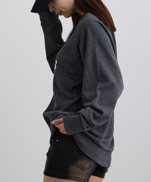 ADDITION STORE（アディションストア）の「【ADDITION STORE】アディダス コンバットスポーツ ロゴプリントクルーネックスウェット(ミニ裏毛）（スウェット・レディース・グリーン/チャコールグレー/ブラック・MEDIUM/LARGE）」の16枚目の写真