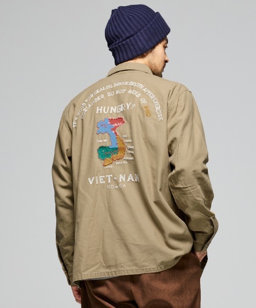 KRIFF MAYER(クリフメイヤー)の「スーベニア刺繍ミリタリーシャツ(シャツ/ブラウス・メンズ・ネイビー/ベージュ/オリーブ/ブラック・X-LARGE/LARGE/MEDIUM)」の3枚目の写真