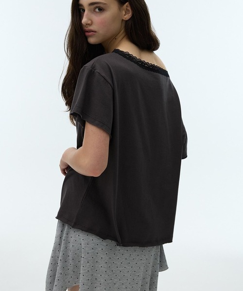 DEARSTALKER（ディアストーカー）の「DEARSTALKER／DEARオフショルダーＴ（Tシャツ/カットソー・レディース・チャコール/ホワイト・FREE）」の5枚目の写真