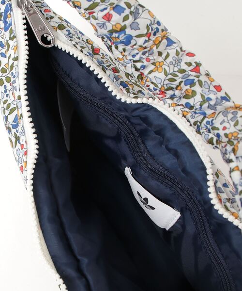 adidas（アディダス）の「adidas×LIBERTY LONDON SMALL SHOULDER BAG