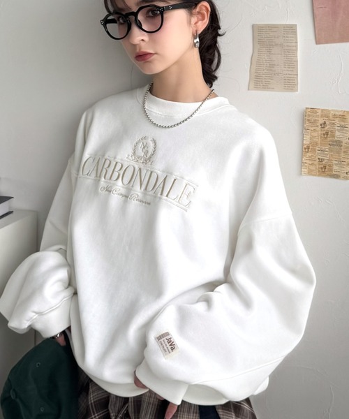 Java(ジャバ)の「《JaVa ジャバコラボ》微配色刺繍の上品ロゴデザイン。刺繍カレッジロゴ裏起毛スウェット(スウェット・レディース・オートミール/チャコール/オフホワイト・LARGE/MEDIUM/X-LARGE/SMALL)」の6枚目の写真