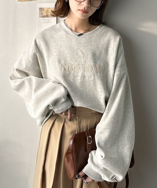 Java(ジャバ)の「《JaVa ジャバコラボ》微配色刺繍の上品ロゴデザイン。刺繍カレッジロゴ裏起毛スウェット(スウェット・レディース・オートミール/チャコール/オフホワイト・LARGE/MEDIUM/X-LARGE/SMALL)」の10枚目の写真