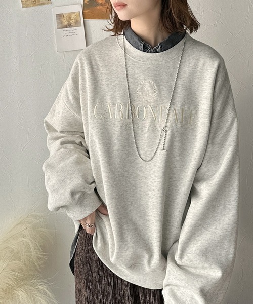 Java(ジャバ)の「《JaVa ジャバコラボ》微配色刺繍の上品ロゴデザイン。刺繍カレッジロゴ裏起毛スウェット(スウェット・レディース・オートミール/チャコール/オフホワイト・LARGE/MEDIUM/X-LARGE/SMALL)」の13枚目の写真
