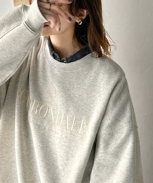 Java(ジャバ)の「《JaVa ジャバコラボ》微配色刺繍の上品ロゴデザイン。刺繍カレッジロゴ裏起毛スウェット(スウェット・レディース・オートミール/チャコール/オフホワイト・LARGE/MEDIUM/X-LARGE/SMALL)」の21枚目の写真