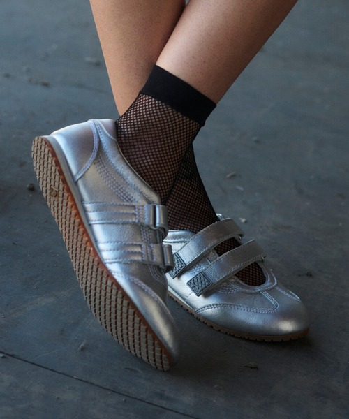 VANS(バンズ)の「VANS PREMIUM メリージェーン スーパーロープロ / LX Mary Jane SLP SILVER VN000D9GSLV1(スニーカー・レディース・シルバー・4.5/5/5.5/6/6.5/7/7.5/4)」の1枚目の写真