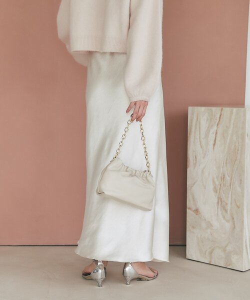 La boutique BonBon(ラブティックボンボン)の「【4サイズ展開あり】つやつやサテンロングナロースカート(スカート・レディース・ピンク/ミント/オフホワイト・38/PS/TM/36)」の7枚目の写真