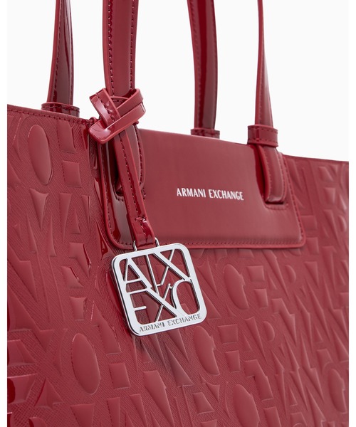 ARMANI EXCHANGE（アルマーニエクスチェンジ）の「【A|X アルマーニ エクスチェンジ】＜オンライン限定＞オールオーバーエンボスロゴ ミディアムトートバッグ(パテント)（トートバッグ・レディース・ワインレッド/ブラック・FREE）」の3枚目の写真