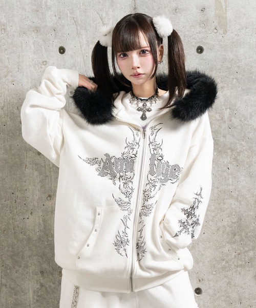 Amilige（アミリージュ）の「ファー付きAmiligeラインストーンZIP