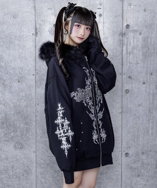 Amilige（アミリージュ）の「ファー付きAmiligeラインストーンZIPパーカー（パーカー・レディース・ホワイト/ブラック・FREE）」の11枚目の写真