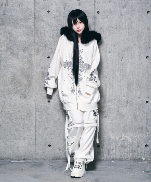 Amilige（アミリージュ）の「ファー付きAmiligeラインストーンZIP