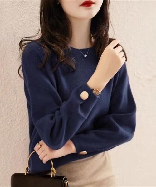cammie（キャミー）の「袖ゴールドボタンクルーネックニット（ニット/セーター・レディース・エメラルド/ネイビー/レッド/ブラック・F）」の3枚目の写真