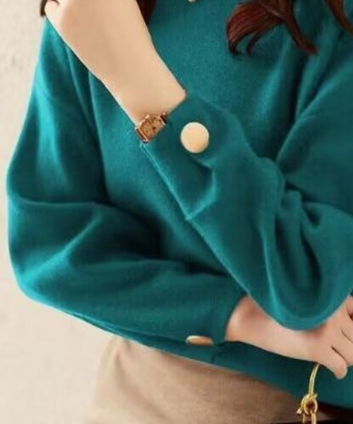 cammie（キャミー）の「袖ゴールドボタンクルーネックニット（ニット/セーター・レディース・エメラルド/ネイビー/レッド/ブラック・F）」の9枚目の写真