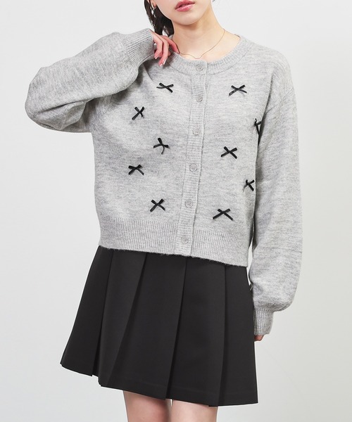 Honeys(ハニーズ)の「リボン付カーディガン(カーディガン/ボレロ・レディース・杢グレー/ブラック/アイボリー/ピンク系1・S/M/L)」の1枚目の写真